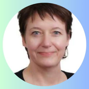Portrait de Fleur, médium spécialisée dans la voyance par téléphone.